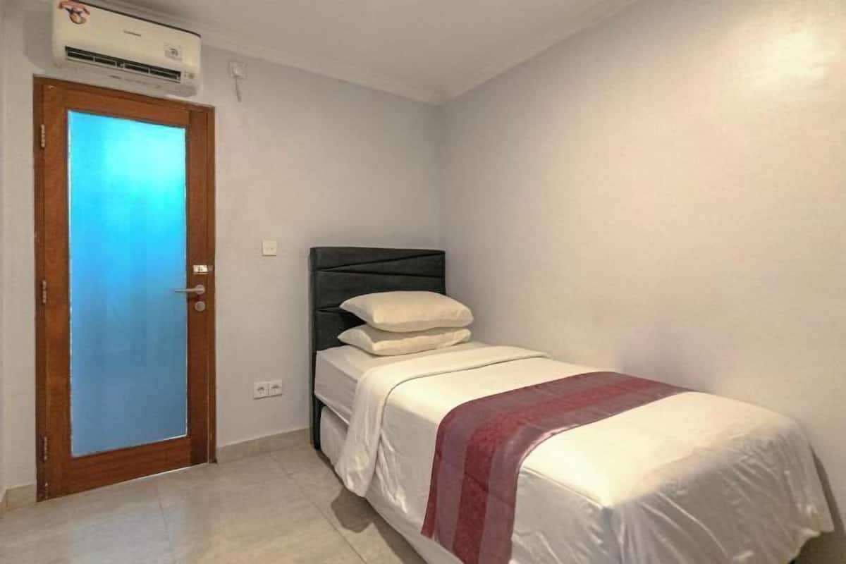 In-room safe, desk, free WiFi, bed sheets