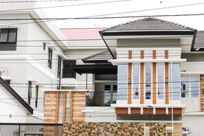 Exterior - Wale Langowan (Langoan)