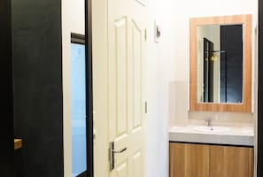 Shower, towels - Wale Langowan (Langoan)