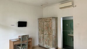 Standard Double Room | Desk, free WiFi, bed sheets - Chendana Homestay Bali (Denpasar)