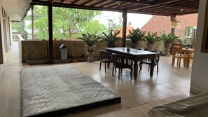 Terrace/patio - Chendana Homestay Bali (Denpasar)