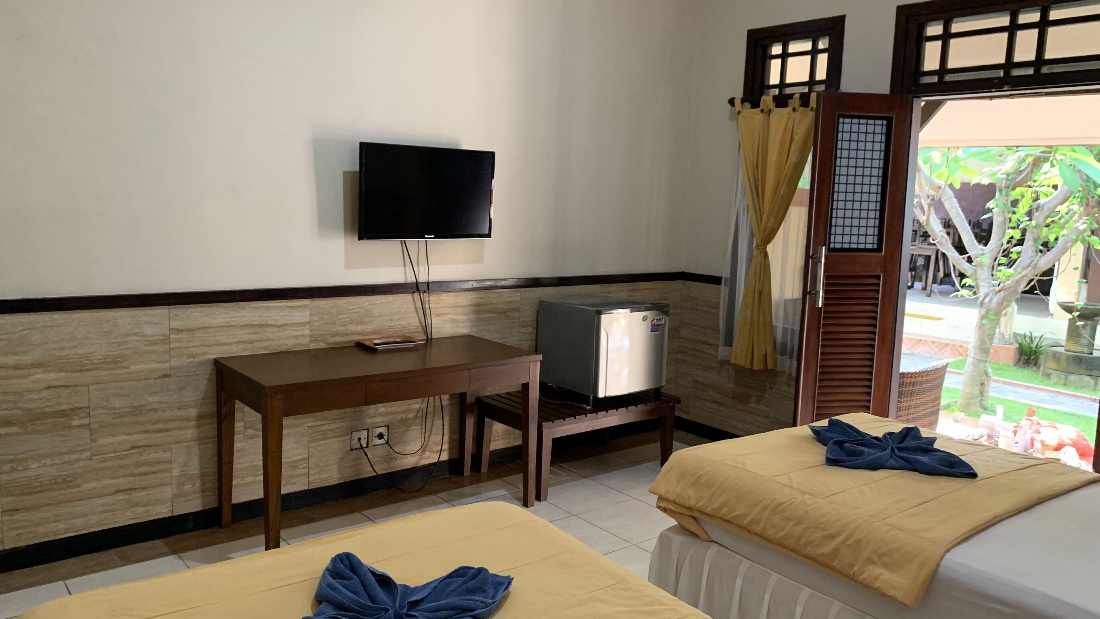 Bureau, Wi-Fi gratuit, draps fournis