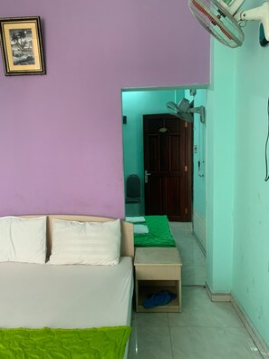 Quarto família | Frigobar, escrivaninha, Wi-Fi de cortesia, roupa de cama