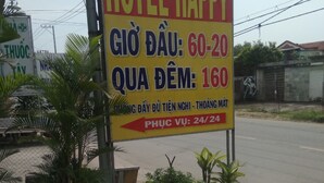 A hotel sign with room rates and amenities.