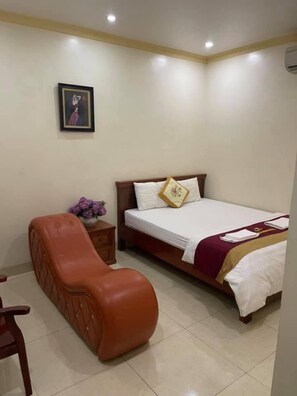 Standard Double Room | Meja, Wi-fi percuma, cadar katil 