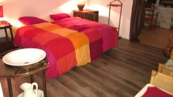 2 dormitorios, tabla de planchar con plancha, Internet y ropa de cama