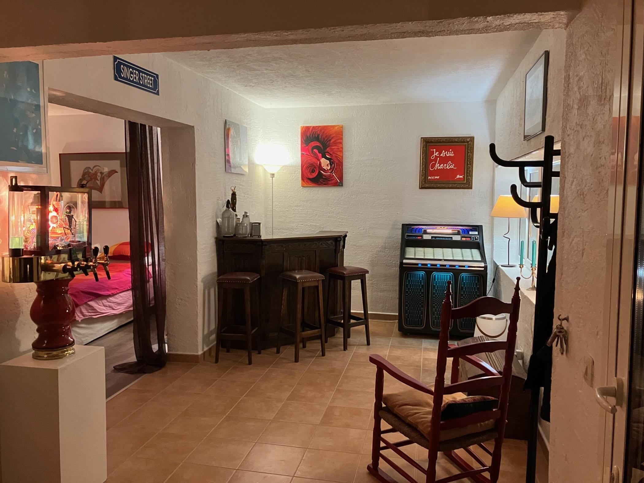 2 bedrooms, iron/ironing board, Internet, bed sheets