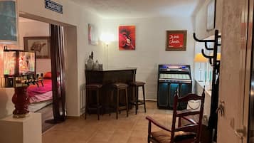 2 bedrooms, iron/ironing board, Internet, bed sheets
