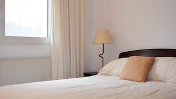 3 makuuhuonetta, silitysrauta/-lauta, internet, vuodevaatteet