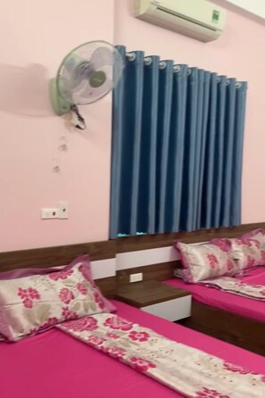 Desk, free WiFi, bed sheets - Hoang Anh Hotel Ha Nam (Ly Nhan)