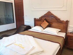 Superior Double Room | Free WiFi, bed sheets - Nam Phong Hotel (Viet Tri)