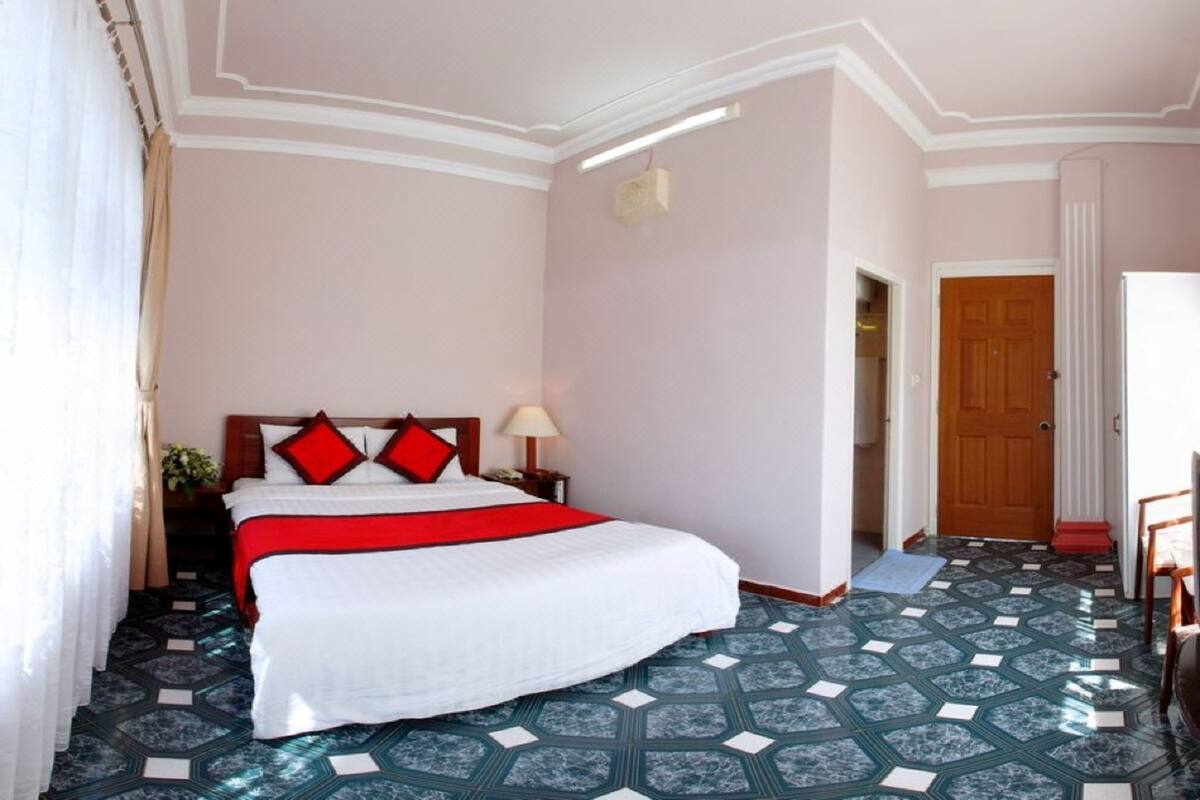 Standard Double Room | Meja, Wi-fi percuma, cadar katil 