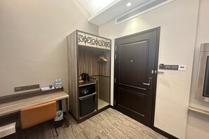 Premier-Zweibettzimmer | Schreibtisch, kostenloses WLAN, Bettwäsche