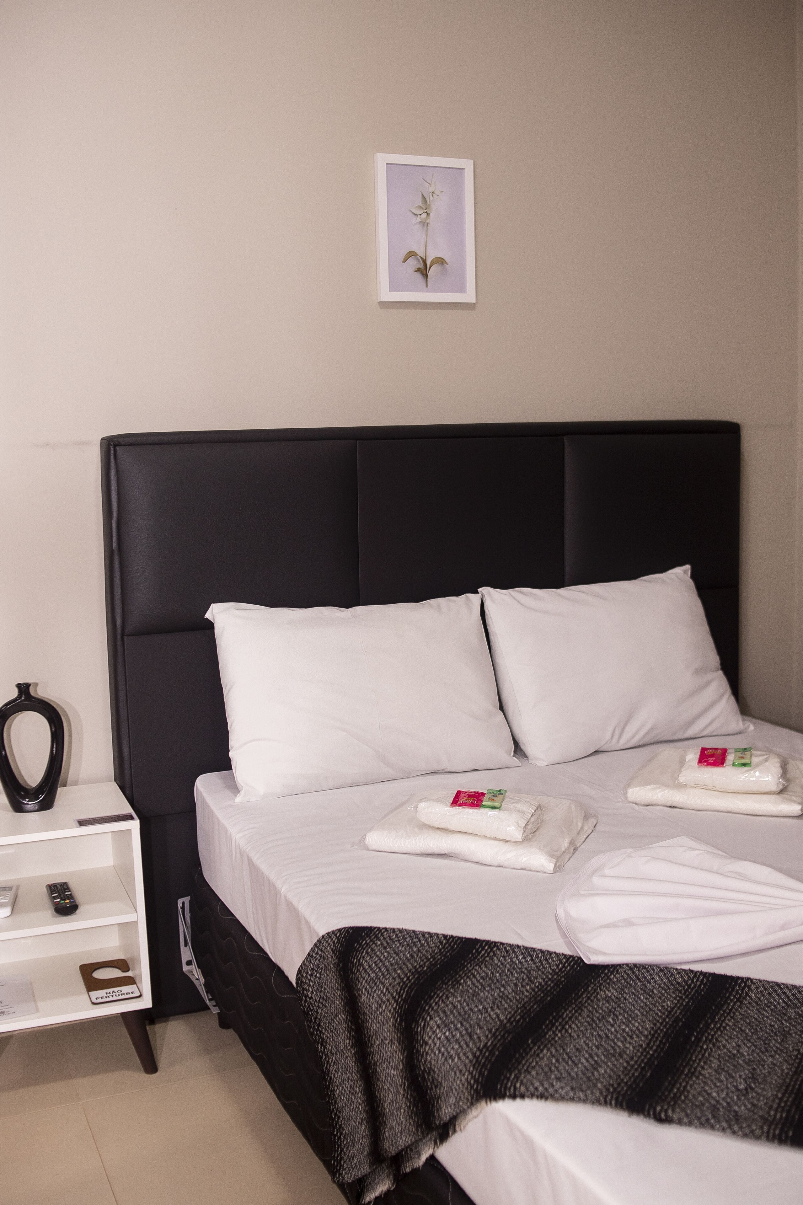 Minibar, sistema de insonorización, wifi gratis y ropa de cama 