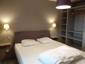 1 bedroom, travel crib, WiFi