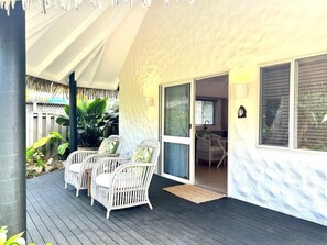 Terrace/patio - Motu Beachfront Art Villas (Rarotonga)