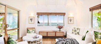 Motu Beachfront Art Villas