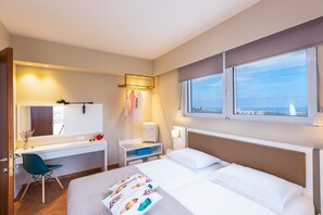 6 bedrooms, desk, iron/ironing board, free WiFi