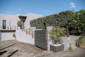 A modern building with a gated entrance, a staircase, and a well-maintained hedge. - Villa Vega Heated* pool, next to nature! (Chania)