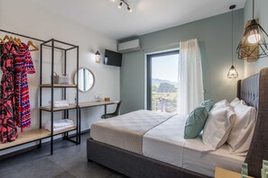 6 bedrooms, iron/ironing board, free WiFi, bed sheets