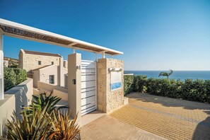 Property grounds - Villa Cielo Free* Heated pool & Stunning Seaview! (Kissamos)