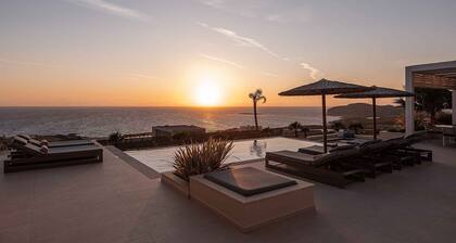 Villa Cielo Free* Heated pool & Stunning Seaview!