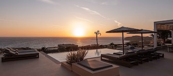 Villa Cielo Free* Heated pool & Stunning Seaview!