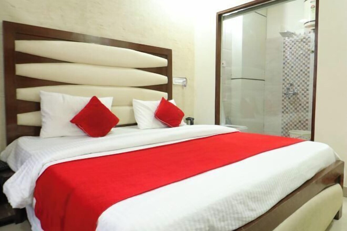 เครื่องนอนระดับพรีเมียม, เตียงพร้อมฟูกเสริมที่นอน, ตู้นิรภัยในห้องพัก