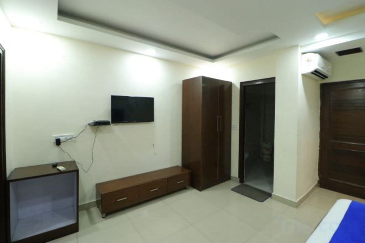 Premium bedding, pillow-top beds, in-room safe, free WiFi