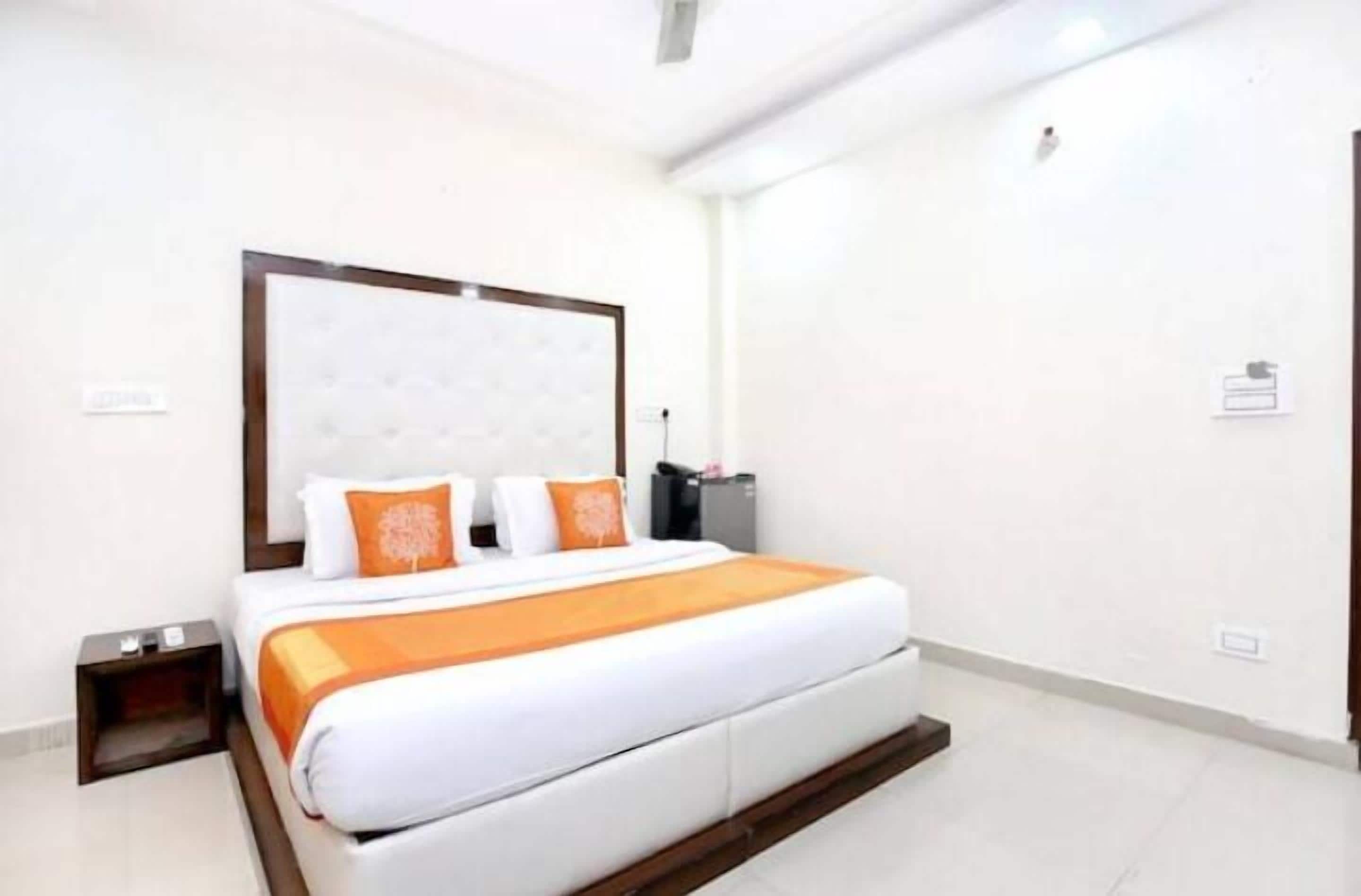 1 bedroom, premium bedding, pillow-top beds, in-room safe