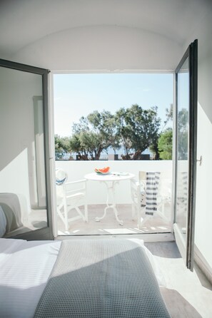 Beachfront Maisonette with Sea View | Premium bedding, pillow-top beds, blackout curtains, iron/ironing board
