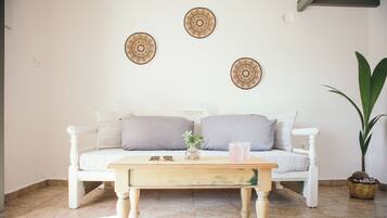 Superior Double Room, Sea View | Living area | 32-inch flat-screen TV with cable channels, Netflix, streaming services