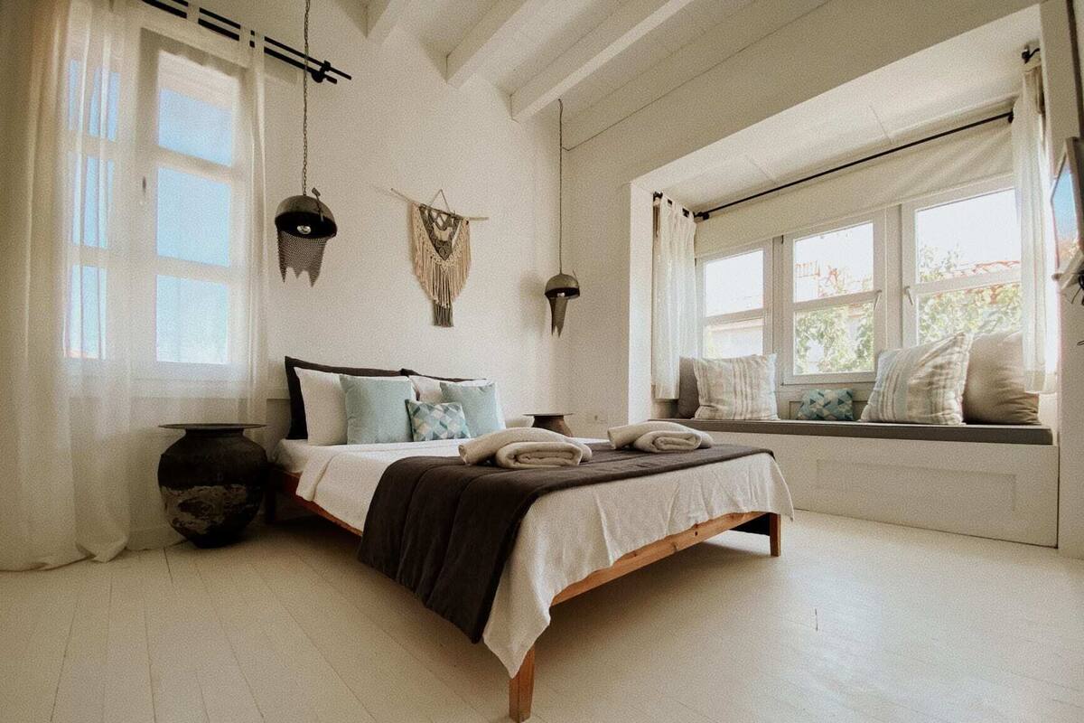 Deluxe Room | Air conditioning