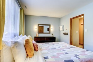2 bedrooms, iron/ironing board, free WiFi, bed sheets