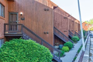 Exterior detail - Mountain Creek Resort Condo - Golf, Hike, Legoland, Bike, NYC 1 Hour (Vernon Township)