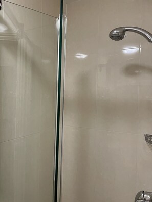 Standard Twin Room | Bathroom | Shower, free toiletries, hair dryer, towels - Orchard Hotel (London)