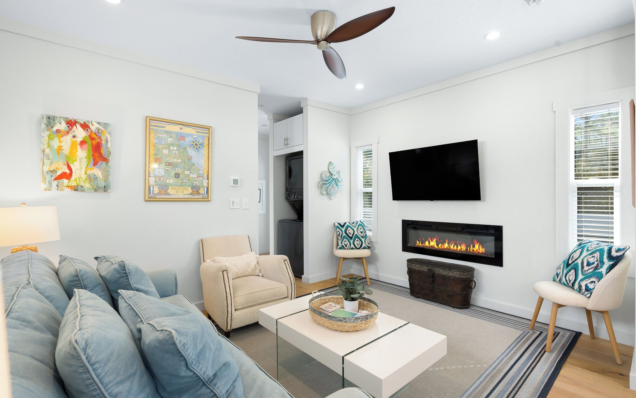 Smart TV, fireplace