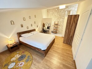 4 bedrooms, iron/ironing board, WiFi, bed sheets - Cottage for 8 persons in the heart of a vineyard at Thenac, Dordogne (Dordogne)