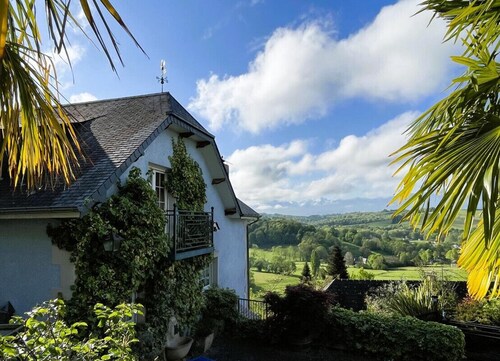 Le Belvue, a relaxing stay with a view of the Pyrenees mountain range 