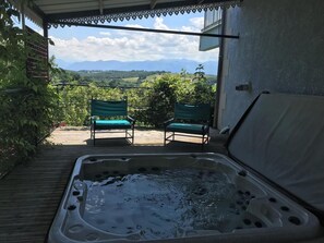 مغطس سبا خارجي