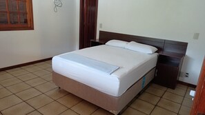 4 Schlafzimmer, Bügeleisen/Bügelbrett, kostenloses WLAN, Bettwäsche