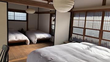 3 makuuhuonetta, työpöytä, ilmainen Wi-Fi, vuodevaatteet