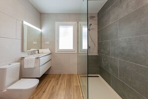 Shower, hair dryer, towels, toilet paper