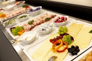Free daily buffet breakfast - Stadthotel Lichtenfels (Lichtenfels)