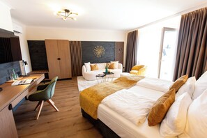 Superior Room | Hypo-allergenic bedding, in-room safe, individually furnished, desk - Stadthotel Lichtenfels (Lichtenfels)