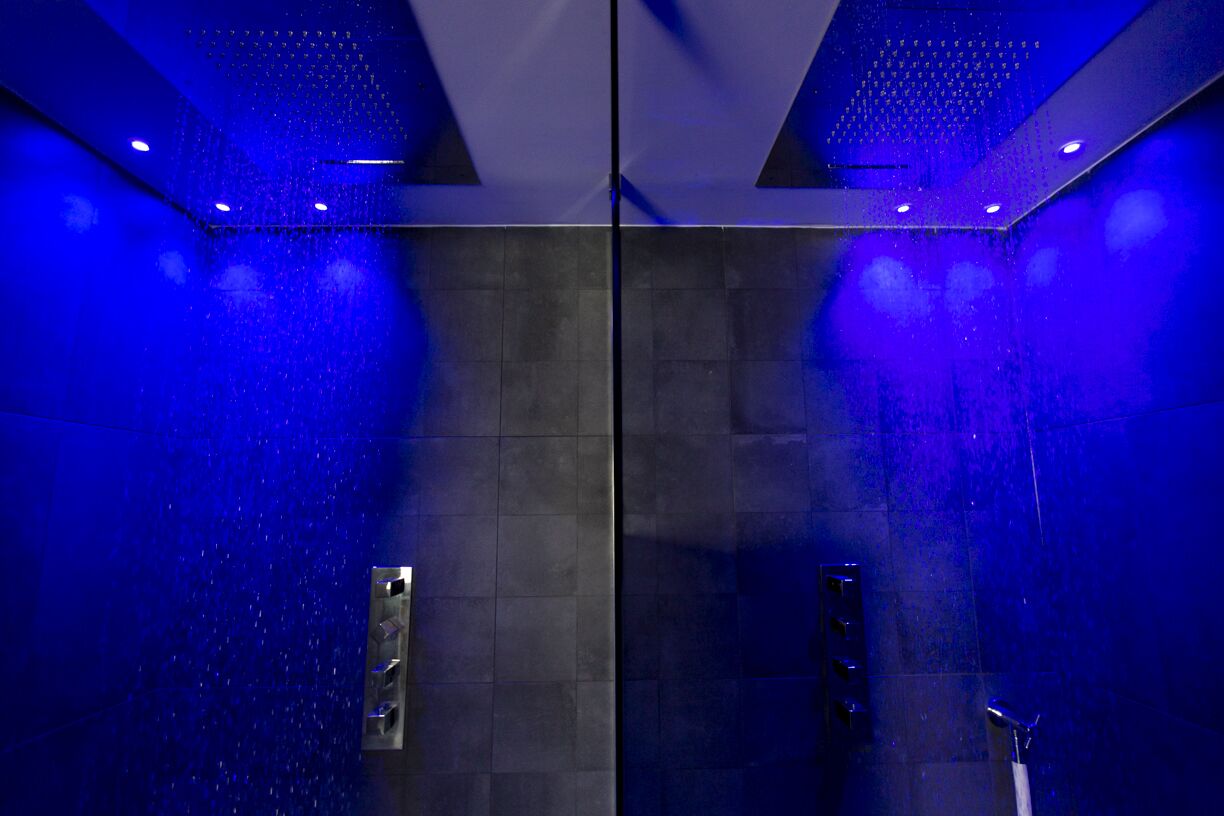 Sauna, massages aux pierres chaudes, massages des tissus profonds