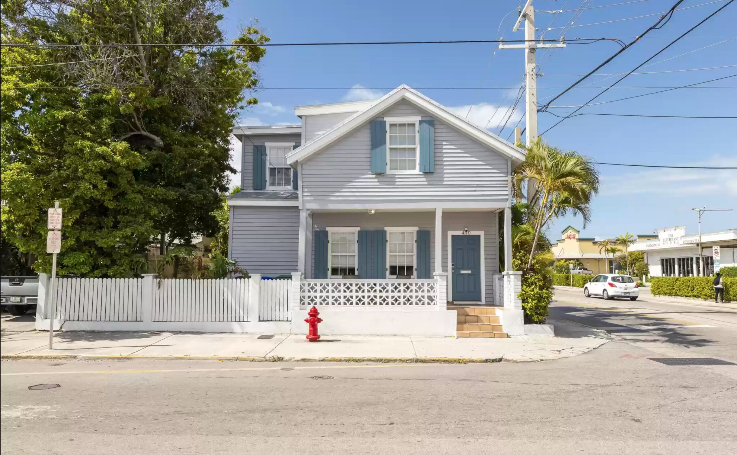 Come stay in an amazing house close to everything! Duvall! North Seaport!