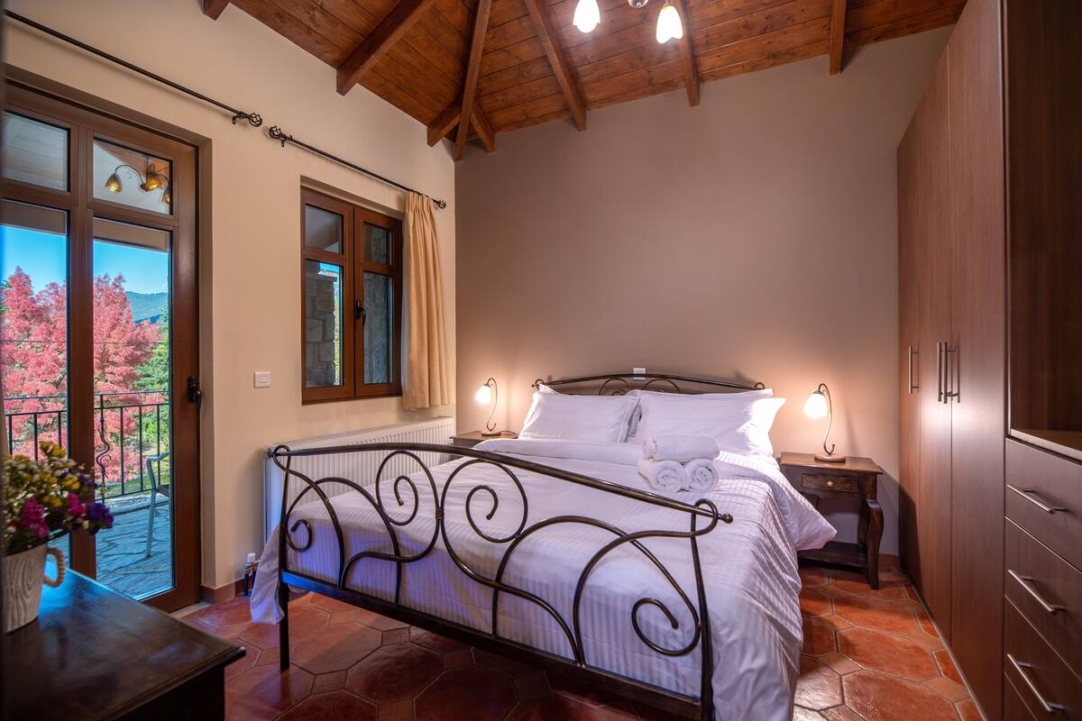 Suite Deluxe | Tabla de planchar con plancha, wifi gratis y ropa de cama