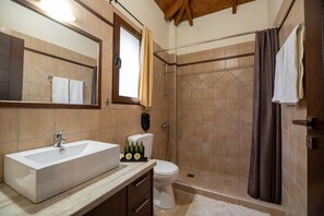 Deluxe Suite | Bathroom