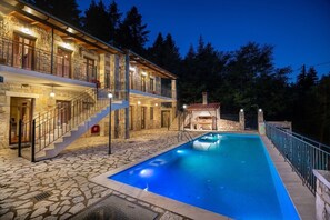 Seasonal outdoor pool - Oreades Suites (Nafpaktos)